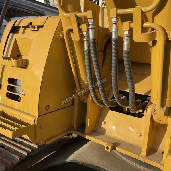 Cat 313C Hydraulics Detailed view of the auxiliary hydraulic lines on a Cat 313C for auger use.