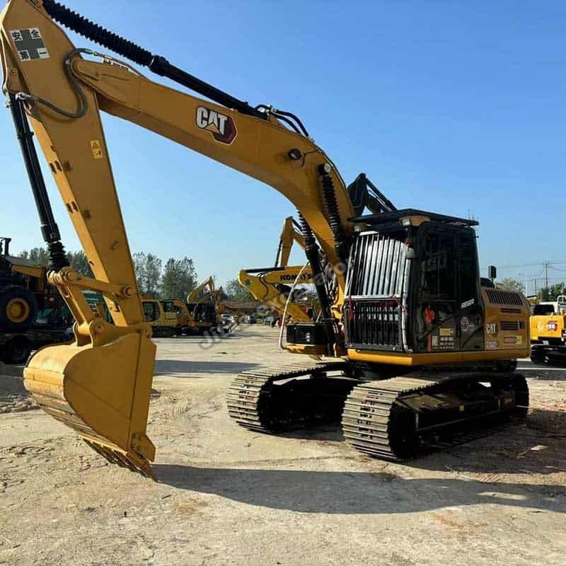 Side profile of the Cat 313D2 boom highlighting auxiliary hydraulic lines.