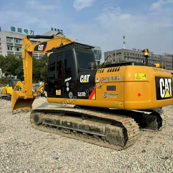 Cat 323D2L Overview Side view of a Cat 323D2L, a top choice for used excavator for sale near me.