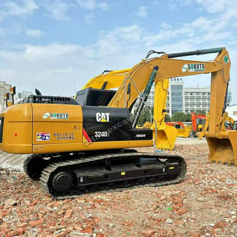 Side profile of Cat 324D2, a heavy-duty used excavator sale unit.