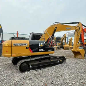 Cat 325D2L Overview Side profile of Cat 325D2L, a top unit in our used excavator sales.