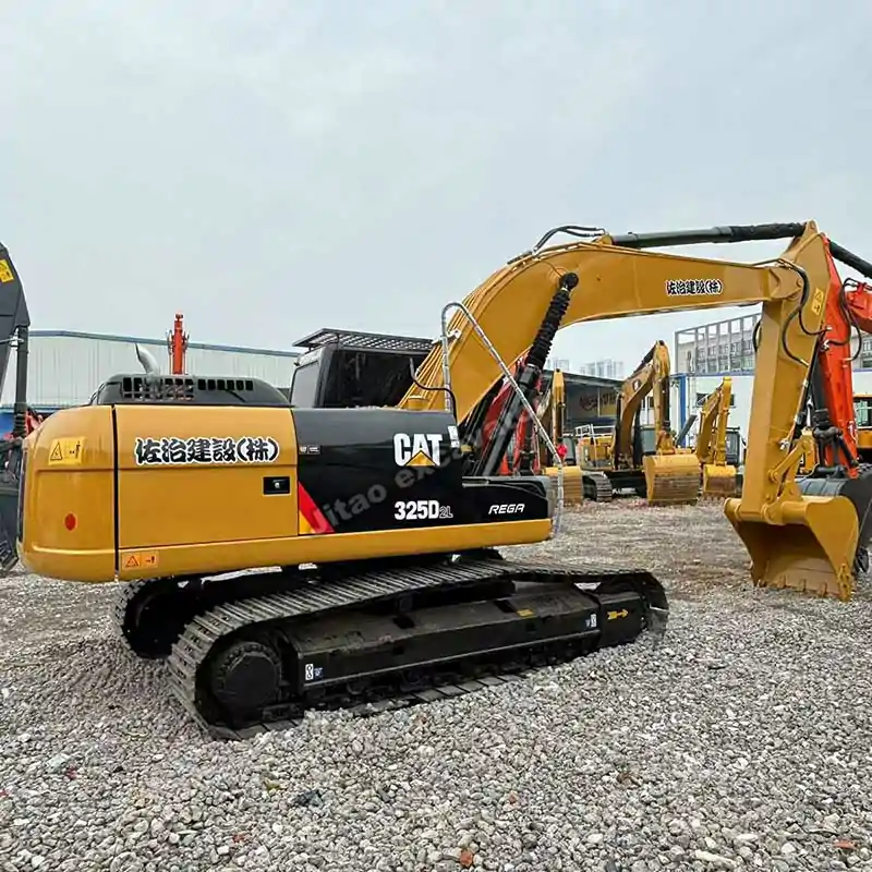 Side profile of Cat 325D2L, a top unit in our used excavator sales.