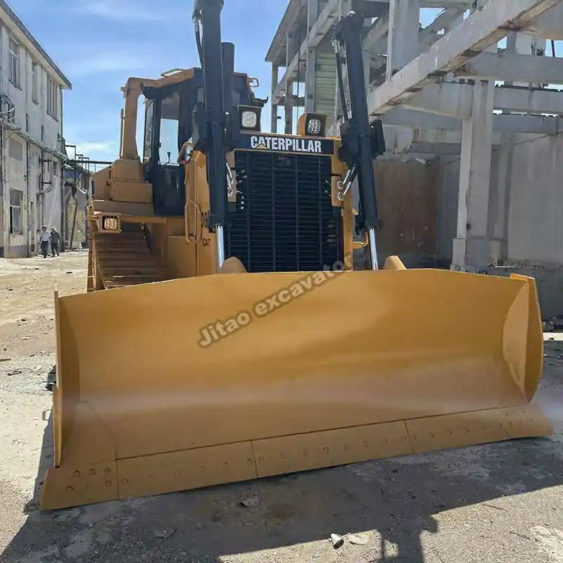 Front blade and undercarriage of a used bulldozer model D8R.