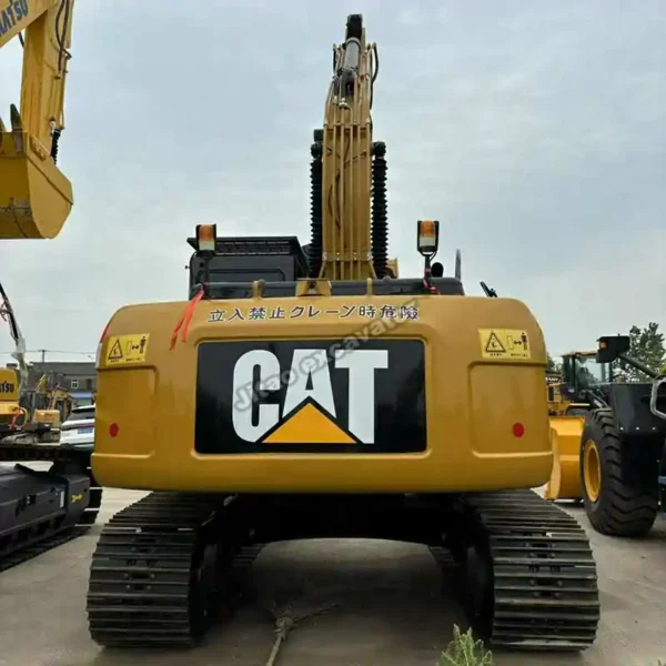 Cat 323D2L Rear View Rear view of the Cat 323D2L showing the counterweight and CAT branding.