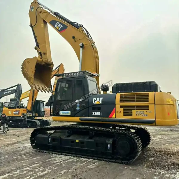 View of the reinforced boom and high-reach arm of the Cat 336D.