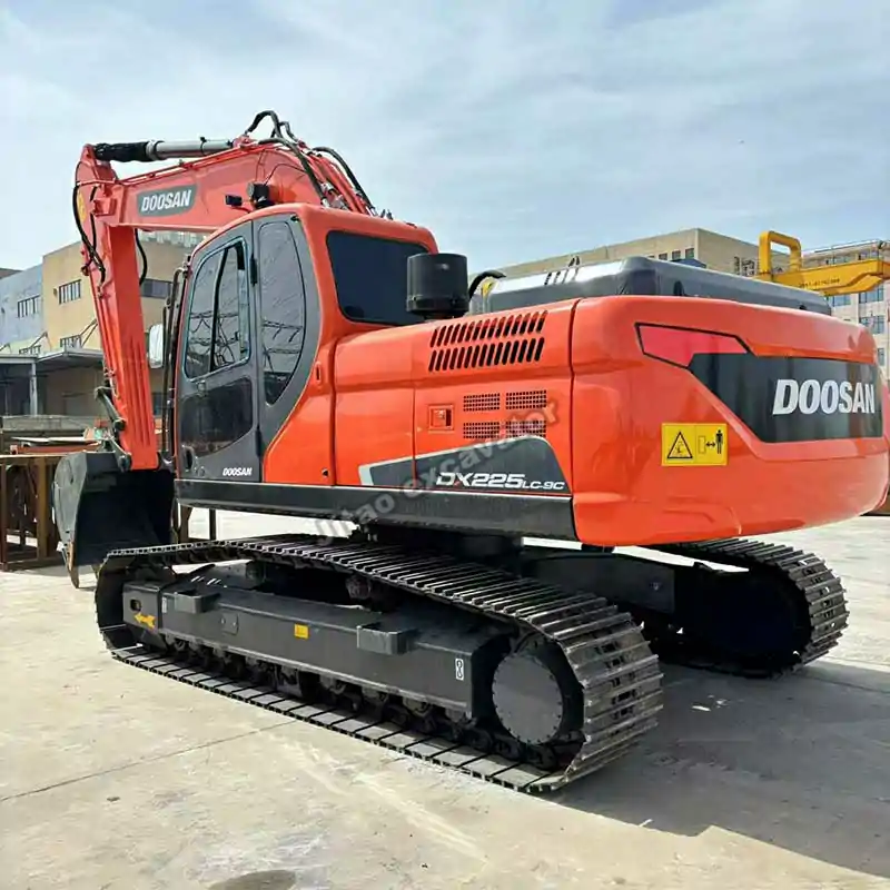 Three-quarter view of the Doosan DX225 showing original paint and solid chassis.
