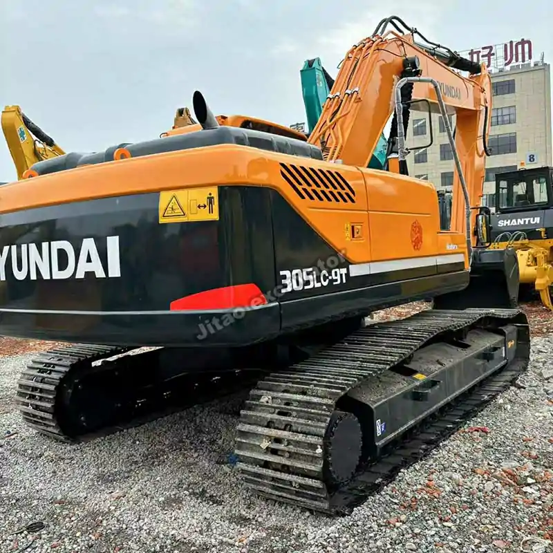 Rear view of the chassis at a specialized hyundai excavator dealer near me.