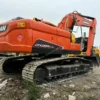 certified-used-excavator-supplier-doosan-dx225lc-side Side profile of the Doosan DX225LC-9C showing the full crawler system.