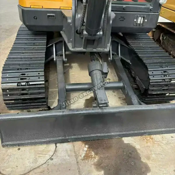 EC60D Chassis View Underbody and blade detail of EC60D. Fair used excavator price guaranteed.