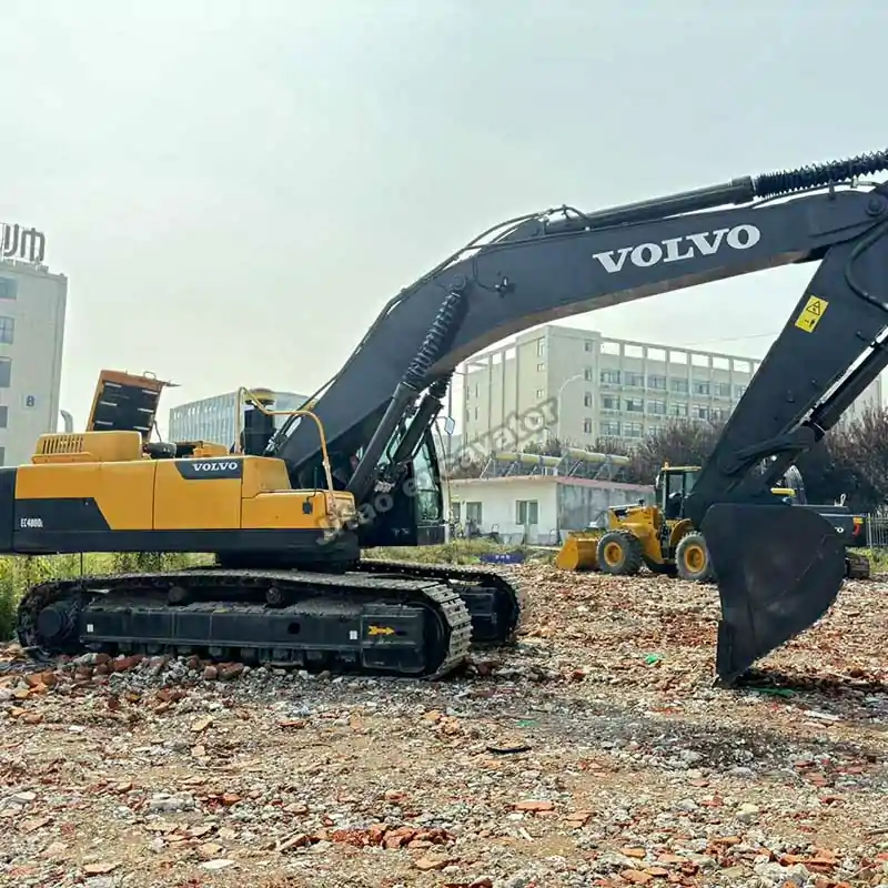 Side profile of EC480DL. Premium quality used excavator for sale nearby.