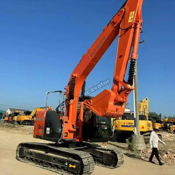 Hitachi ZX135US Profile Side profile of Hitachi ZX135US with original hitachi excavator parts.