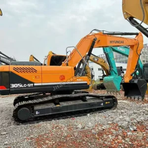 Hyundai R305-9t Side View Find a professional hyundai excavator dealer near me at Jitao.