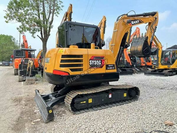 Side profile of a 5.5-ton crawler machine showing dozer blade and rubber tracks.