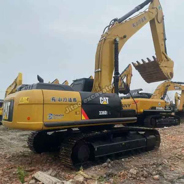 Robust 36-Ton Machine Full side view of the Cat 336D2L showcasing its long undercarriage carriage.