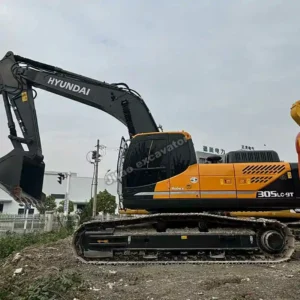 R305-9 Boom and Bucket Full side perspective of our hyundai excavator for sale.