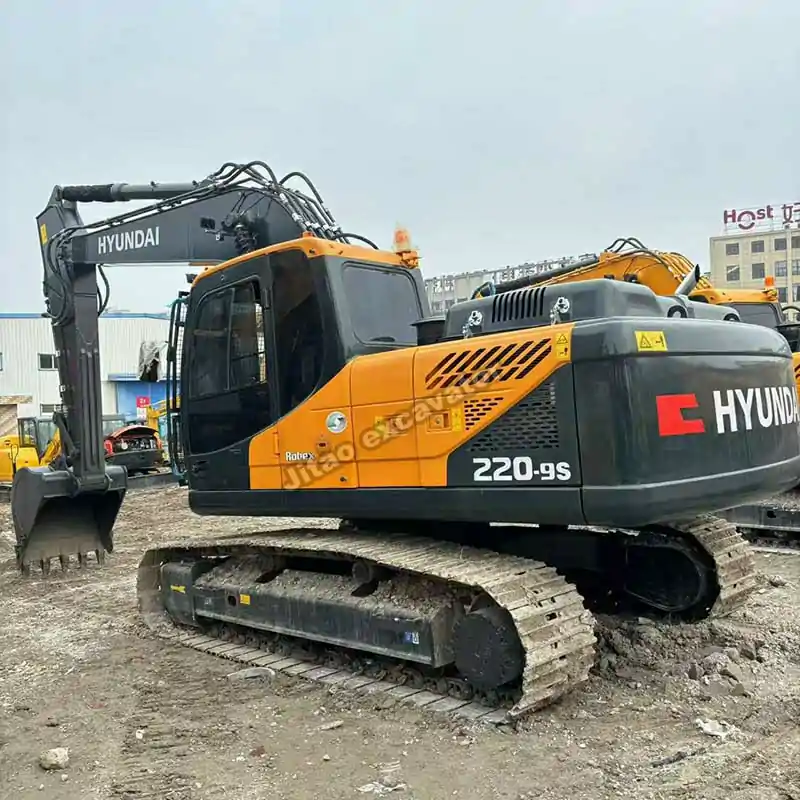 Clean crawler and cabin. Professional hyundai excavator dealer.