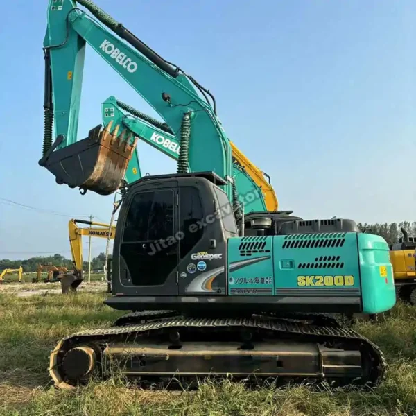 Reinforced Chassis Profile Side profile of the Kobelco SK200D showcased in Jitao's certified used chinese mini excavator for sale yard.