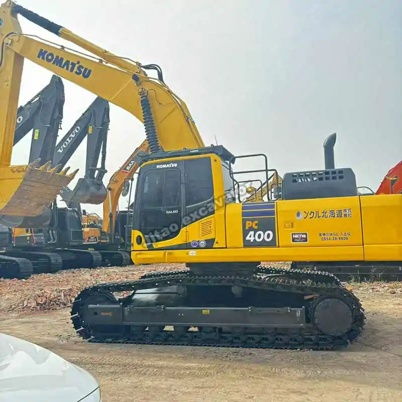 Side view of the Komatsu PC400 from a trusted used excavator dealer.