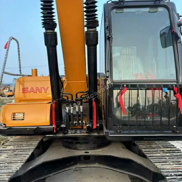 Durable SY155C Boom Close-up of Sany SY155C cabin and boom, part of our premium used excavator sales near me.