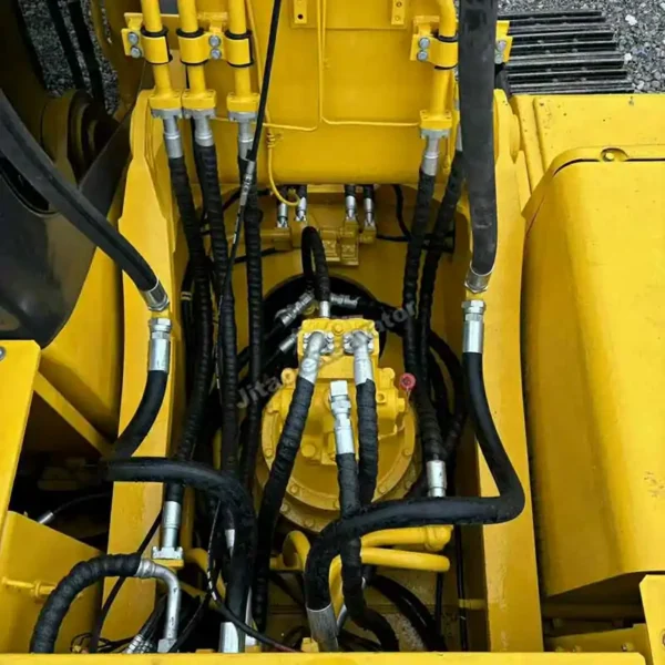 PC300 Hydraulic Tech Hydraulic main pump detail of PC300, essential for reliable excavators used for earthmoving.