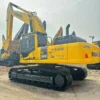 PC400 Rear Stability Rear profile of the Komatsu PC400, managed by a global used excavator dealer.