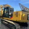 Side angle view showing the clean exterior of the Cat 323D2.