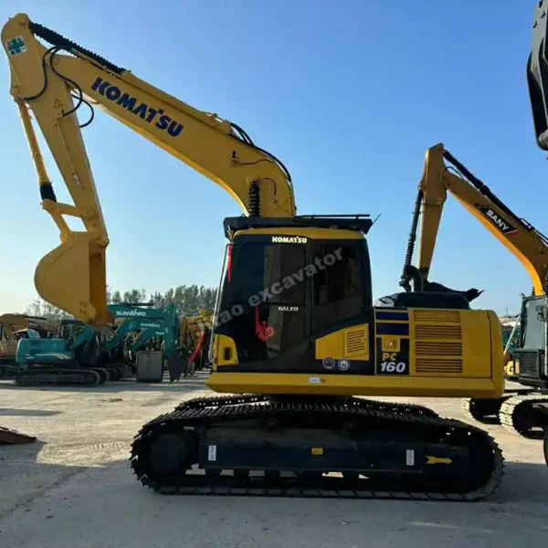 Full side view of Komatsu PC160, perfect for global used mini excavator sale buyers.