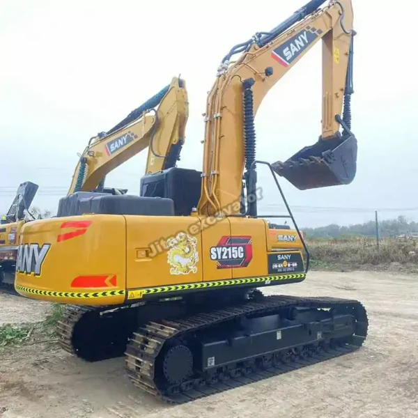 Sany SY215C Side View Side view of a Sany SY215C with premium used excavator buckets for sale at Jitao.