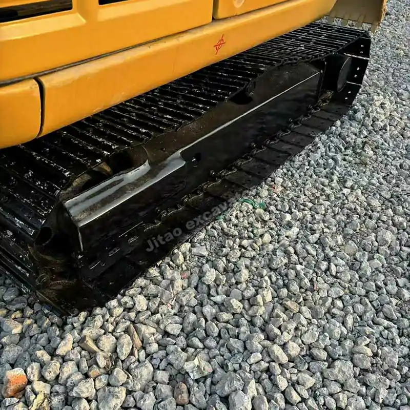 Durable track and undercarriage condition of used Caterpillar 305.5E2.